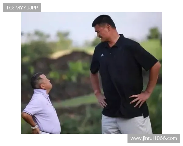 曾志伟与姚明的相遇:两代巨星的友谊与碰撞 曾志伟与姚明的相遇:两代巨星的友谊与碰撞